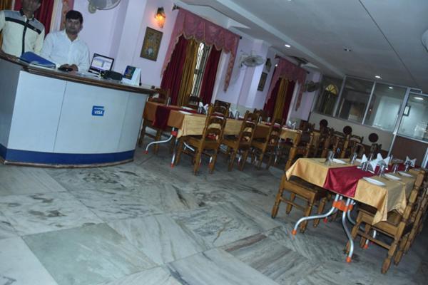 Hotel Sambit Palace بوهفانيشفار المظهر الخارجي الصورة