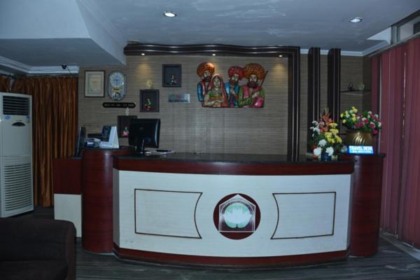 Hotel Sambit Palace بوهفانيشفار المظهر الخارجي الصورة