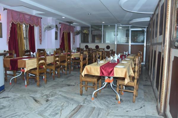 Hotel Sambit Palace بوهفانيشفار المظهر الخارجي الصورة