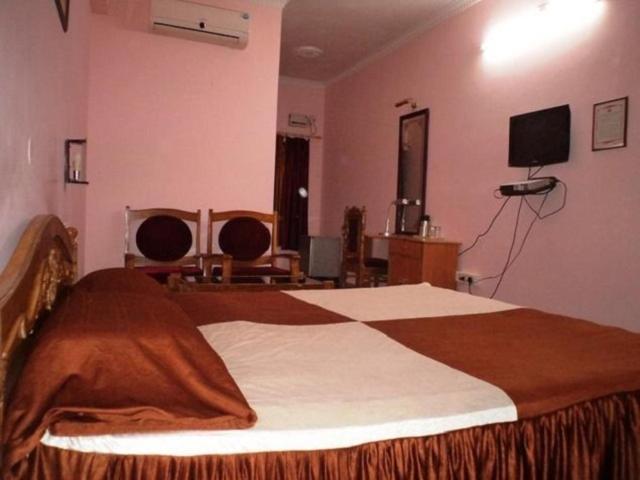 Hotel Sambit Palace بوهفانيشفار المظهر الخارجي الصورة